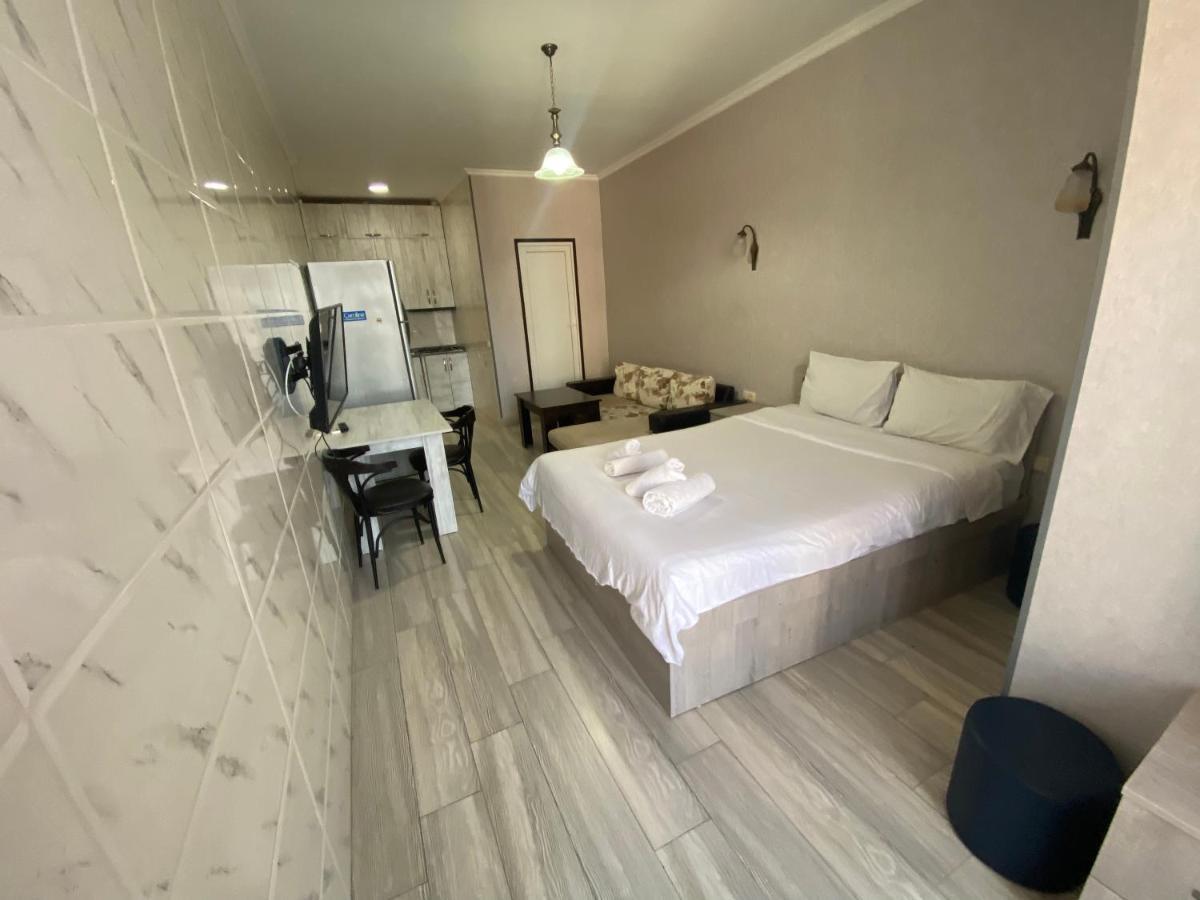Apartment - Nino Батуми Екстериор снимка