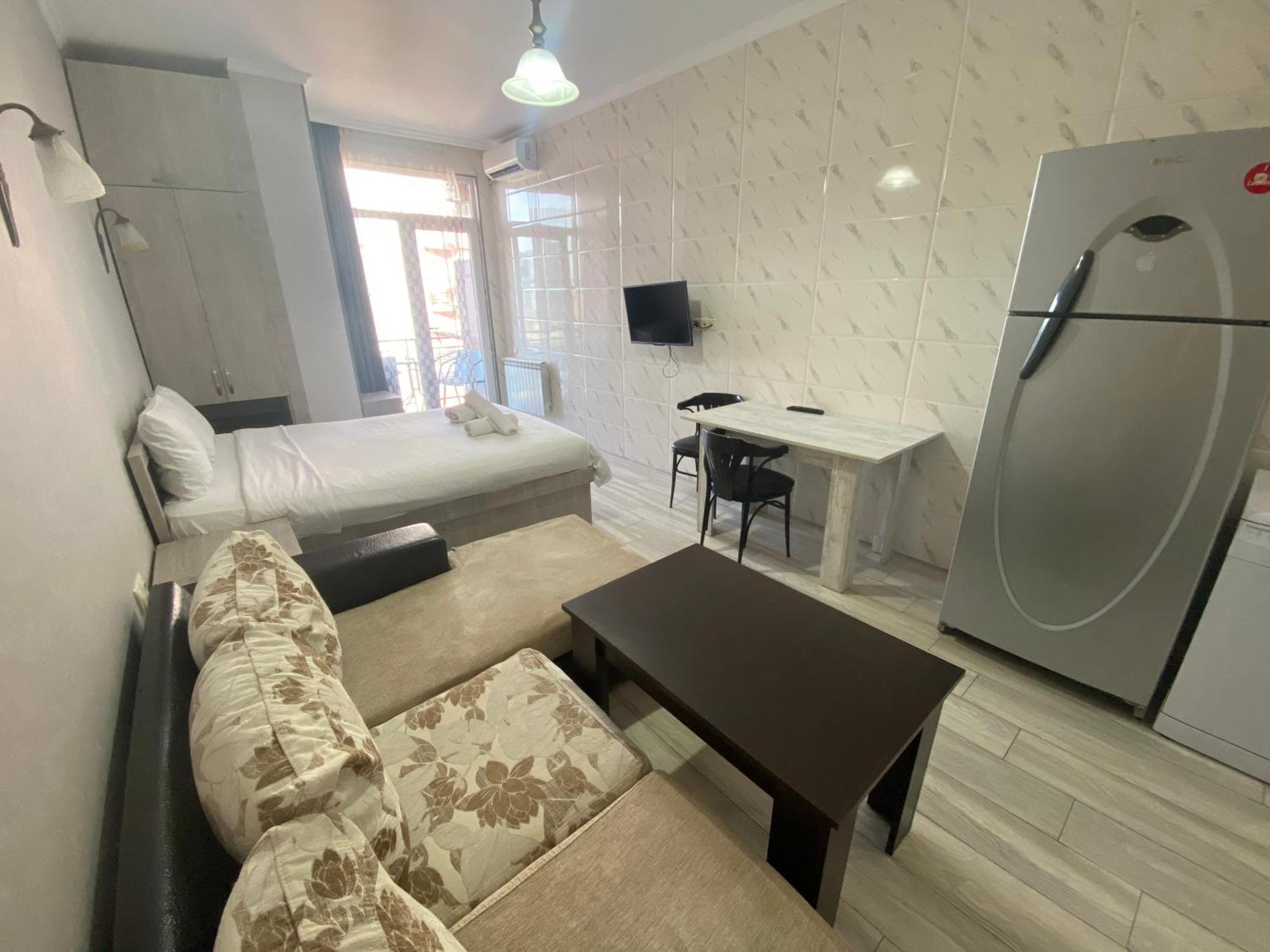 Apartment - Nino Батуми Екстериор снимка